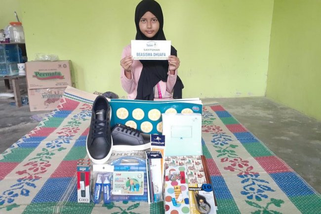 Bantuan Pendidikan Rumah Yatim untuk Laila, Yatim Berprestasi asal Riau