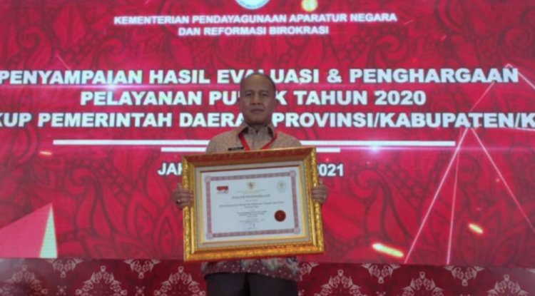 Pemprov Riau Terima Penghargaan Kategori Pelayanan Prima dari Menpan-RB