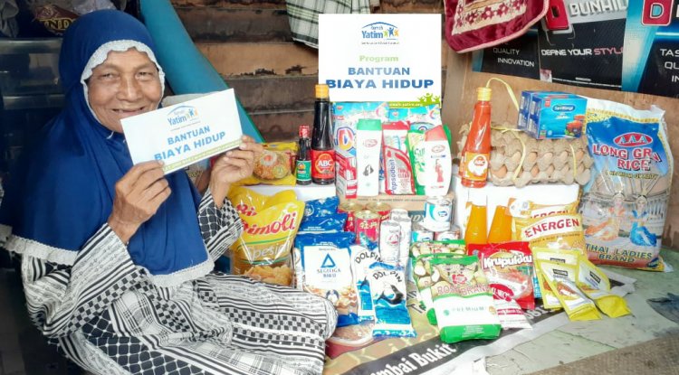 Rumah Yatim Berikan Bantuan Untuk  Nurhayati Lansia Pantang Meminta-Minta Selama Masih Bisa Mencari Nafkah Halal