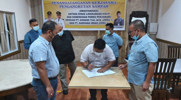Hadiri Tandatangan Kontrak Pengangkutan Sampah, Sekda Minta Mitra Kerja Maksimal