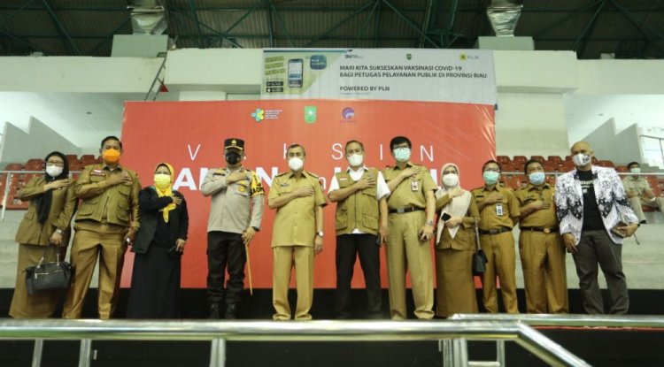 Gubri Tinjau Pelaksanaan Vaksinasi Angkasa Pura II