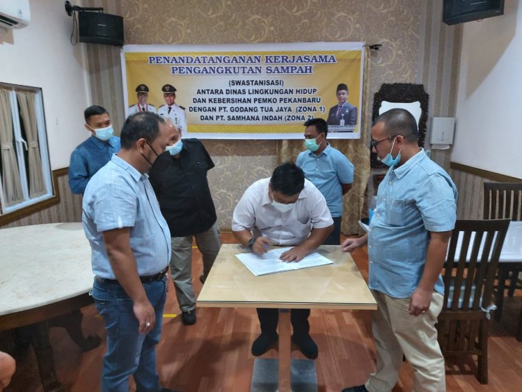 Hadiri Tandatangan Kontrak Pengangkutan Sampah, Sekda Minta Mitra Kerja Maksimal