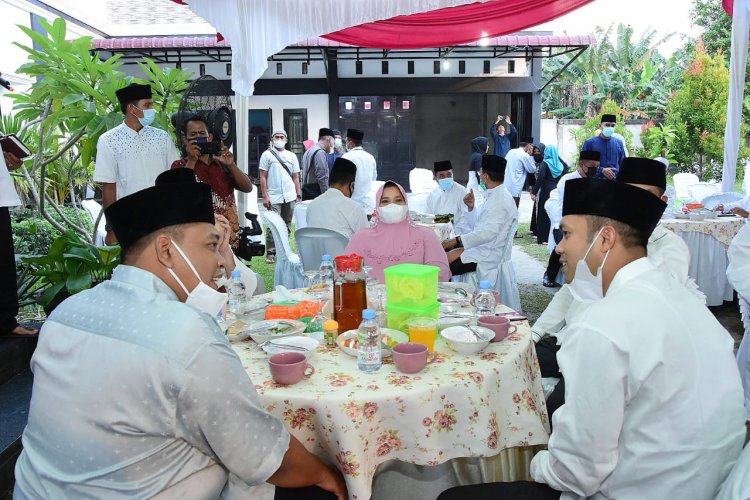 Bupati dan Wakil Bupati Bengkalis Buka Puasa Bersama dengan Masyarakat Pinggir
