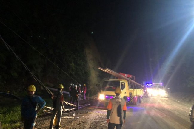 Listrik 15 Desa Putus Akibat Longsor, PLN Turunkan Tim