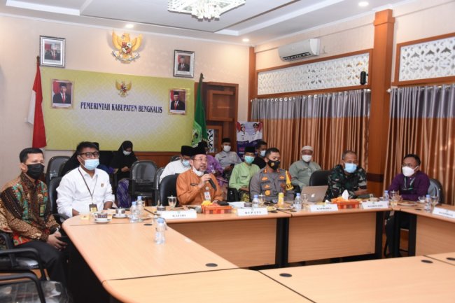Sekda Bengkalis Ikuti Rakor Percepatan Penanganan Covid-19 Tingkat Desa/Kelurahan se-Riau