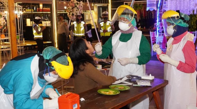 Bupati dan Kapolres Siak Lakukan Random Rapid Test Kepada Warga Kecamatan Tualang