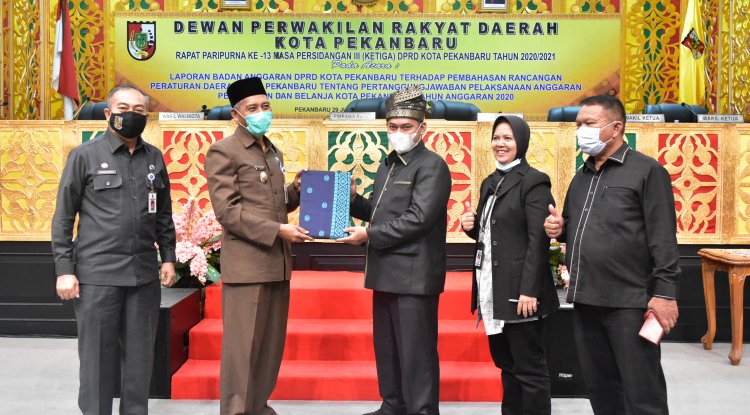 DPRD Pekanbaru Laksanakan Rapat Paripurna Pengesahan Perda Pertanggungjawaban APBD Pekanbaru 2020