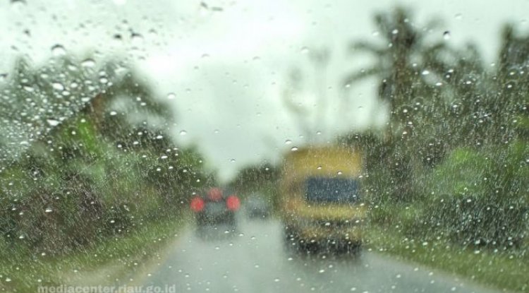  Berikut Daftar Wilayah Yang diBMKG  Potensi Hujan Deras Disertai Petir di Riau