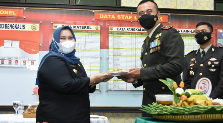 Bupati Bengkalis Kasmarni: “Bersatu, Berjuang, Bersama TNI Kita Pasti Menang"