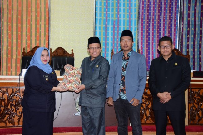 Bupati Kasmarni Serahkan Rancangan KUA-PPAS Kabupaten Bengkalis T.A 2023