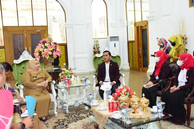 Bupati Kasmarni: Perawat Garda Terdepan Pelayanan Kesehatan Masyarakat