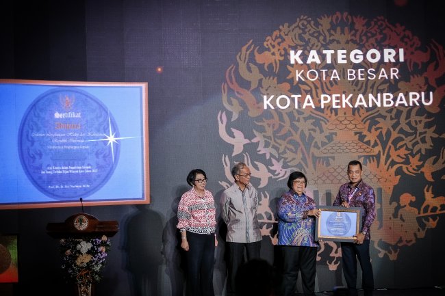 Pencapaian Yang Positf, Pekanbaru Terima Sertifikat Adipura dari Menteri LHK