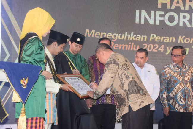 Bupati Kasmarni Hadiri Acara Peringatan Hari Keterbukaan Informasi Nasional Tahun 2023
