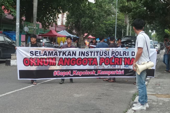 Diduga becking ilegal logging, Puluhan Massa APMRB Turun Minta Polda Riau Periksa Kapolsek Kampar Kiri