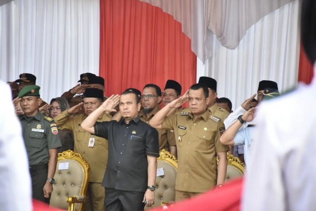 Acara Pengibaran Bendara Raksasa di Menara RRI Pekanbaru Di Hadiri Ketua DPRD Pekanbaru