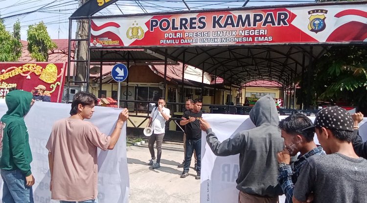 Seolah Tutup Mata Massa APMR-B Gruduk Polres Kampar, Imbas Dugaan Pungli dan Back-Up Kegiatan Illegal di Wilayah Hukum Kapolsek Kampar kiri