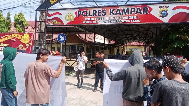 Seolah Tutup Mata Massa APMR-B Gruduk Polres Kampar, Imbas Dugaan Pungli dan Back-Up Kegiatan Illegal di Wilayah Hukum Kapolsek Kampar kiri