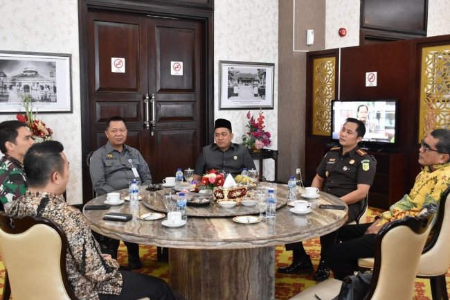Kedatangan Kunjungan Komisi X DPR RI, Ketua DPRD Pekanbaru Fokus pada Pengembangan Kota