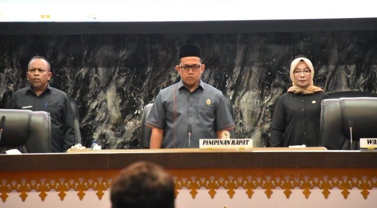  Ketua Sementara DPRD Kota Pekanbaru Umumkan Susunan Fraksi Masa Jabatan 2024-2029