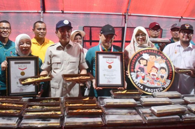 1.373 Sajian Gulai Ikan Salai Patin, Pemkab Kampar Raih Rekor MURI