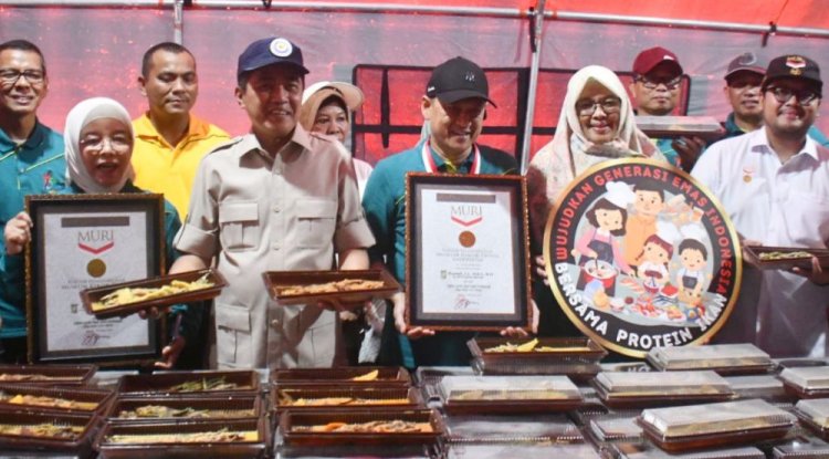 1.373 Sajian Gulai Ikan Salai Patin, Pemkab Kampar Raih Rekor MURI