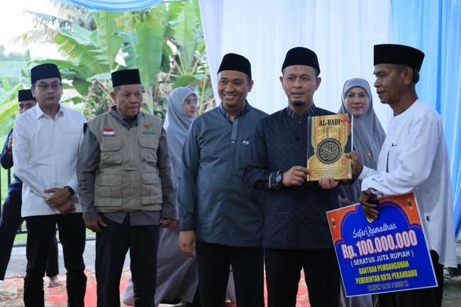 Safari Ramadan di Masjid Al Jami’ Rumbai, Wali Kota Paparkan Capaian dan Salurkan Bantuan