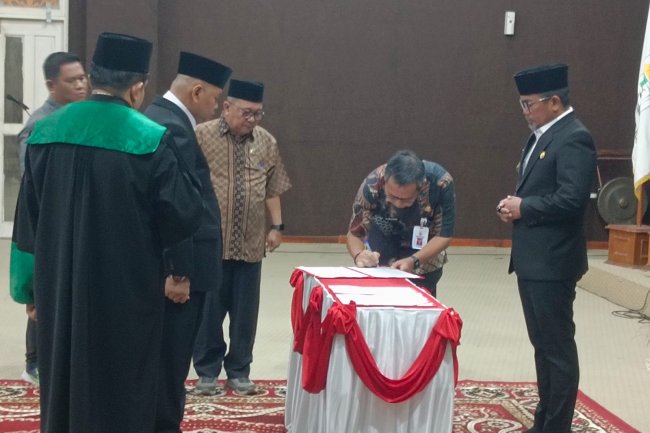 Bupati Zukri Lantik Denny Gunawan sebagai Dirut Perumda Tuah Sekata 2026–2031