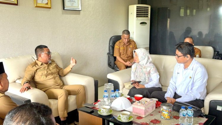 Bupati Zukri Dorong Proyek Kabel Bawah Laut PLN, Listrik 24 Jam di Pulau Mendol Segera Terwujud